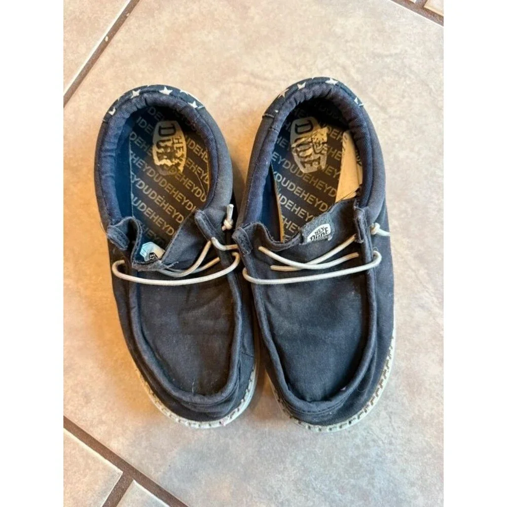 Hey Dude Wally Americana Youth Boys Size 5 US Navy Stars Stripes Canvas Loafers